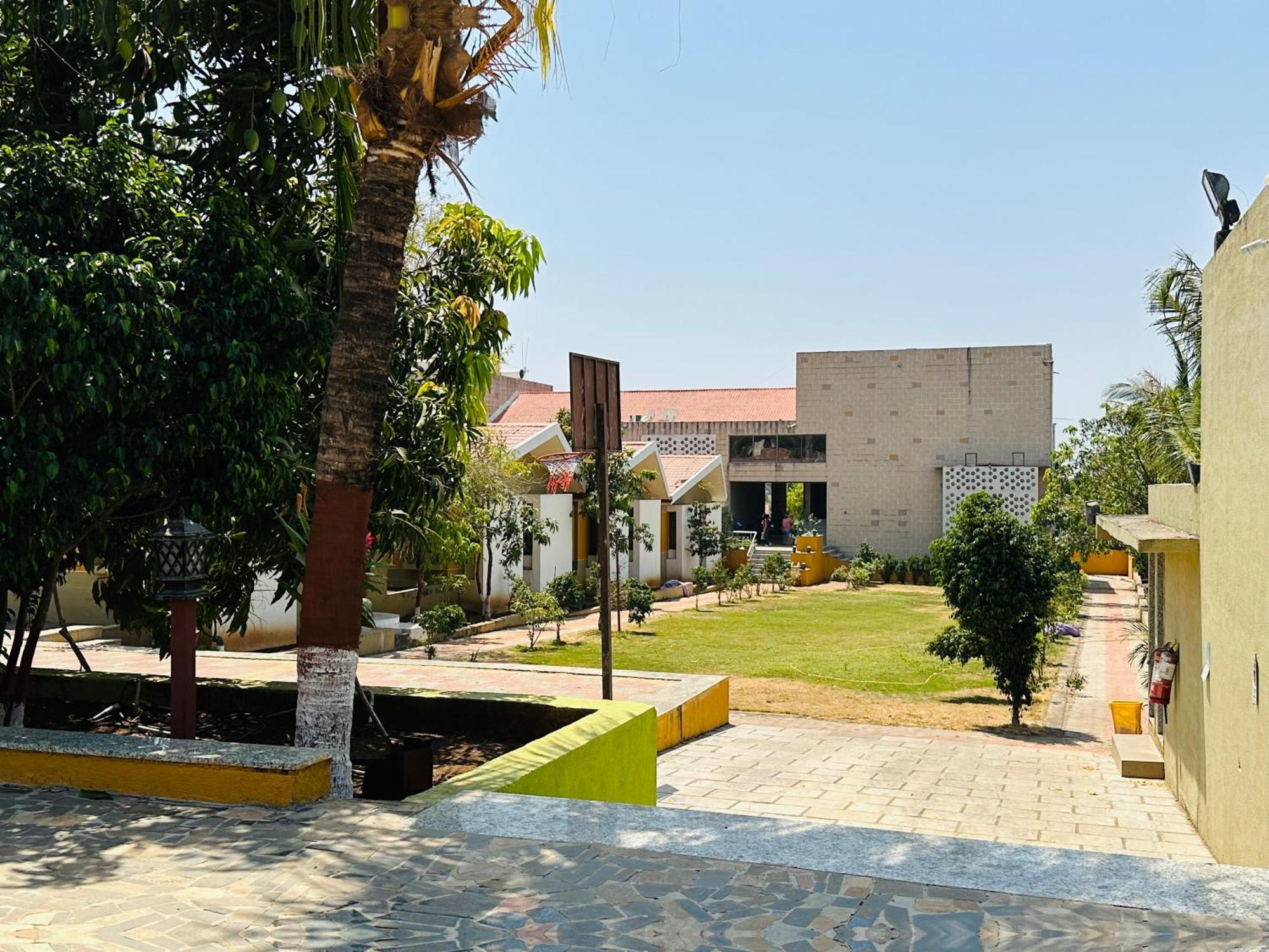 Lion Park Hotel & Resorts Sasan Gir Exteriör bild