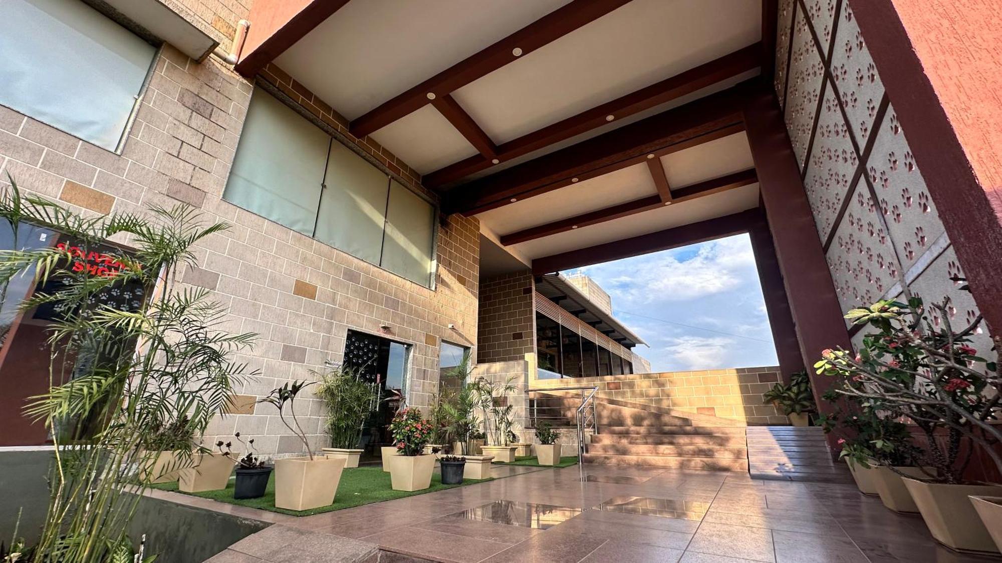 Lion Park Hotel & Resorts Sasan Gir Exteriör bild